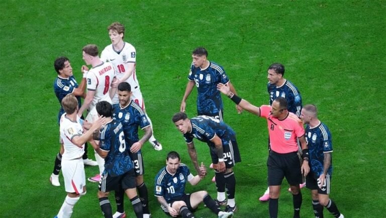 بعد-لافتة-"المالفيناس".-هل-يواجه-منتخب-الأرجنتين-عقوبات-من-فيفا؟