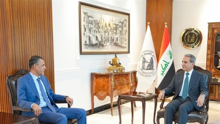 لتطوير-الكرة-العراقية.-زيدان-يستقبل-يونس-محمود