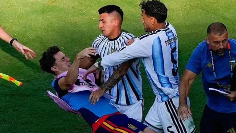 الفيفا-يفتح-تحقيقًا-ضد-لاعبي-الأرجنتين