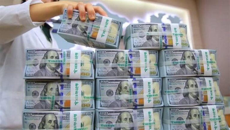 انخفاض-كبير-في-أسعار-الدولار-بالأسواق-العراقية