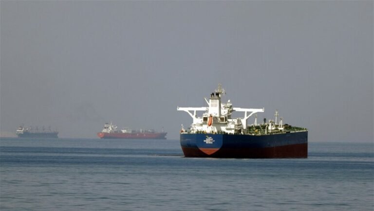 البرلمان-الإيراني-يدرس-12-مشروع-قانون-لإدارة-مضيق-هرمز