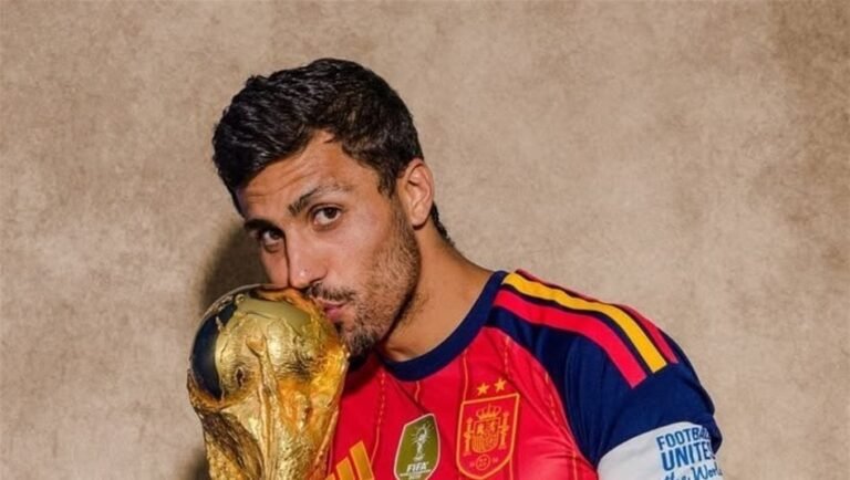 الصراع-يحتدم-على-رودري.-برشلونة-وريال-مدريد-بانتظار-قرار-نجم-السيتي