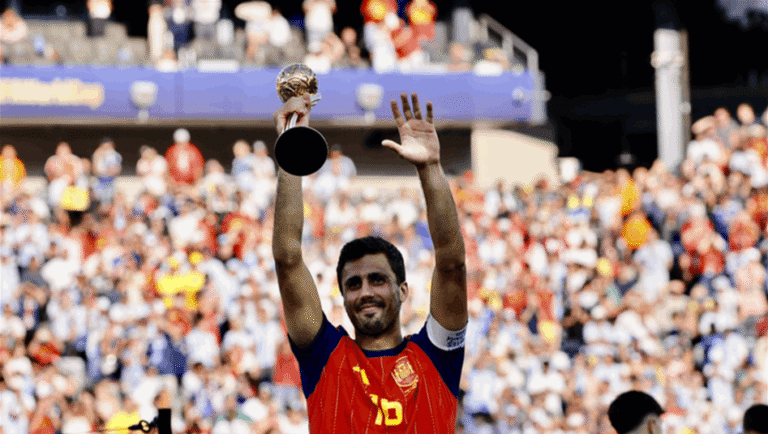 السيتي-يحسم-موقفه-من-عرض-برشلونة-للتعاقد-مع-رودري