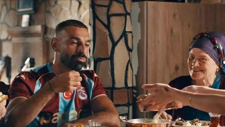 ممثلة-تركية-شهيرة-تفاجئ-محمد-صلاح