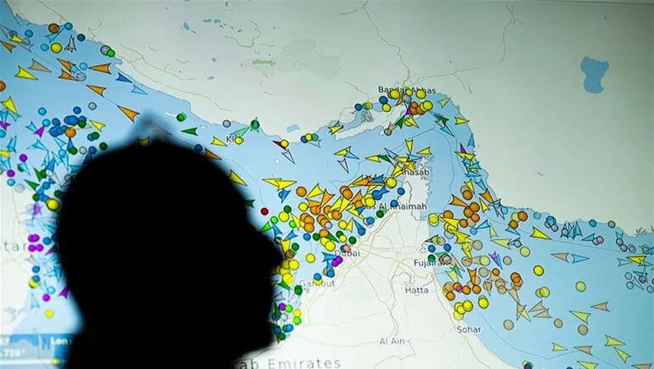 شلل-في-مضيق-هرمز.-8-سفن-فقط-تعبر-وأجور-الشحن-تقفز-لـ-500-ألف-دولار