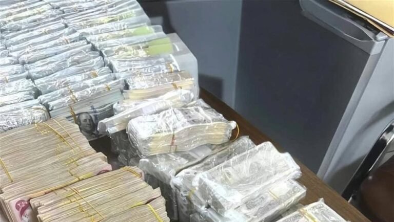 النزاهة-تضبط-قرابة-9-مليارات-دينار-وسبائك-ذهبية-بمنازل-وكيل-وزير-الكهرباء-(صور)