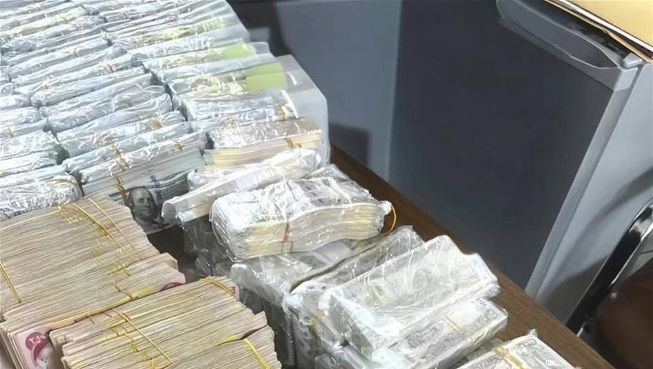 النزاهة-تضبط-قرابة-9-مليارات-دينار-وسبائك-ذهبية-بمنازل-وكيل-وزير-الكهرباء-(صور)