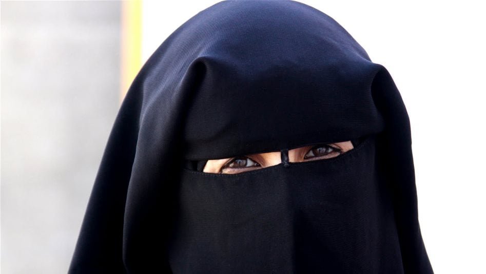 بضغط-من-اليمين-المتطرف.-البرتغال-تحظر-تغطية-الوجه-في-الأماكن-العامة