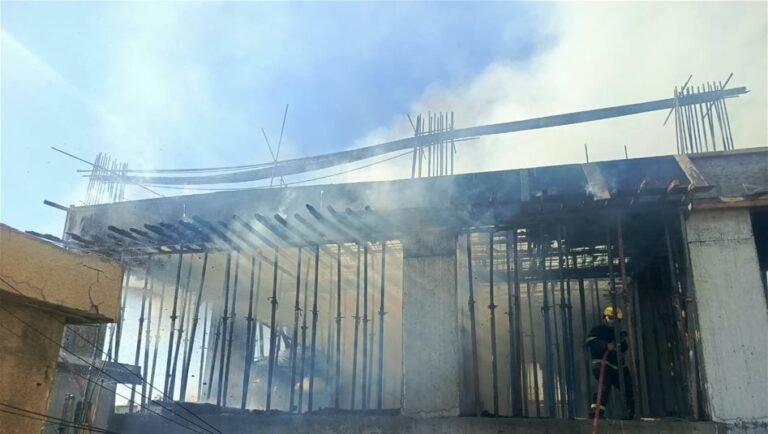 حريق-في-بناية-قيد-الإنشاء-في-الكرادة-وسط-بغداد