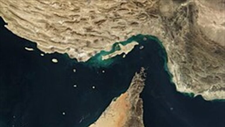 الحرس-الثوري-الإيراني-يعلن-استهداف-20-سفينة-في-مضيق-هرمز