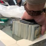 "الورقة"-تواصل-الزحف-نحو-الـ160-ألفاً.-ارتفاع-بأسعار-الدولار-في-العراق