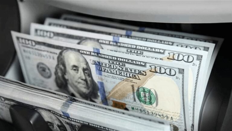 الدولار-يواصل-الانخفاض.-يقترب-من-الـ155-الفا